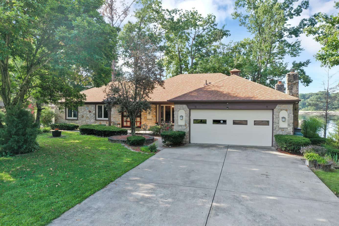 lake house martinsville, in