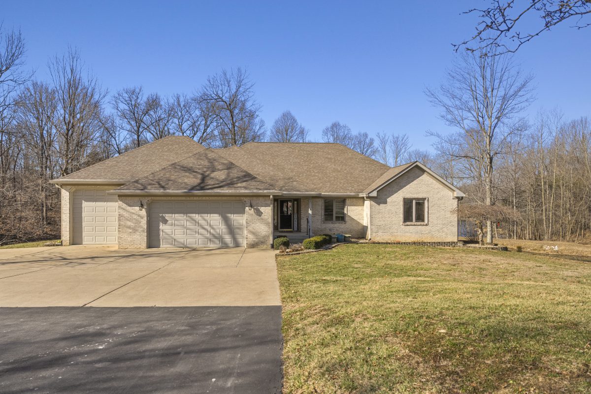 2437 Wavelyn Cir Martinsville, IN 46151