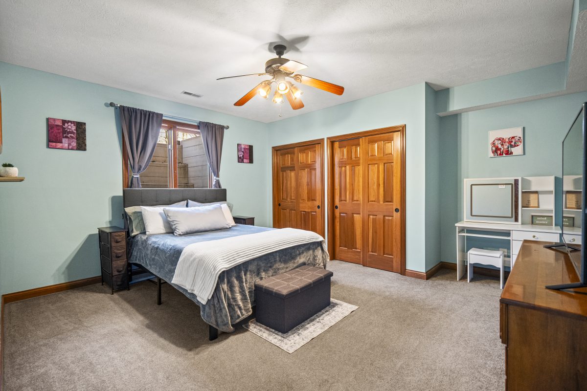 2437 Wavelyn Cir Martinsville, IN 46151