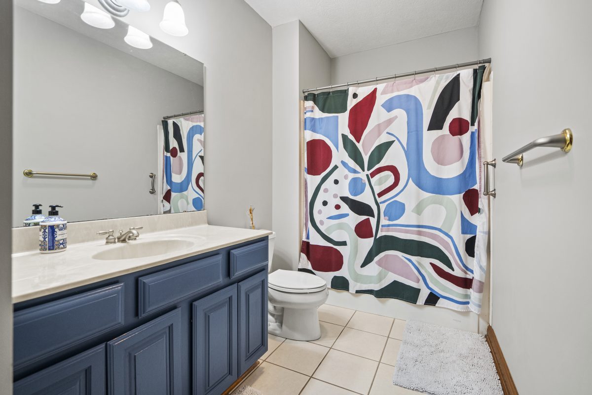 2437 Wavelyn Cir Martinsville, IN 46151