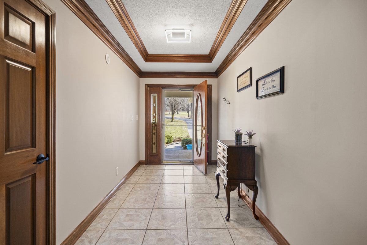 2437 Wavelyn Cir Martinsville, IN 46151