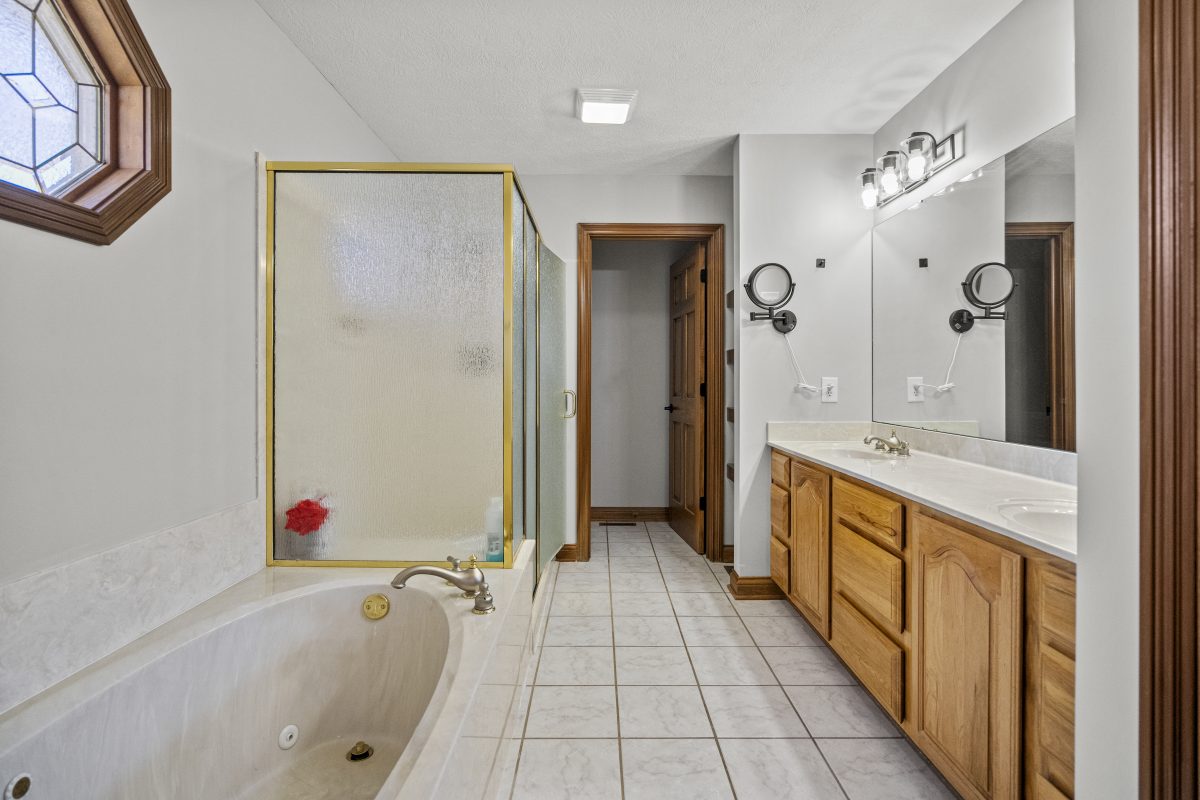 2437 Wavelyn Cir Martinsville, IN 46151